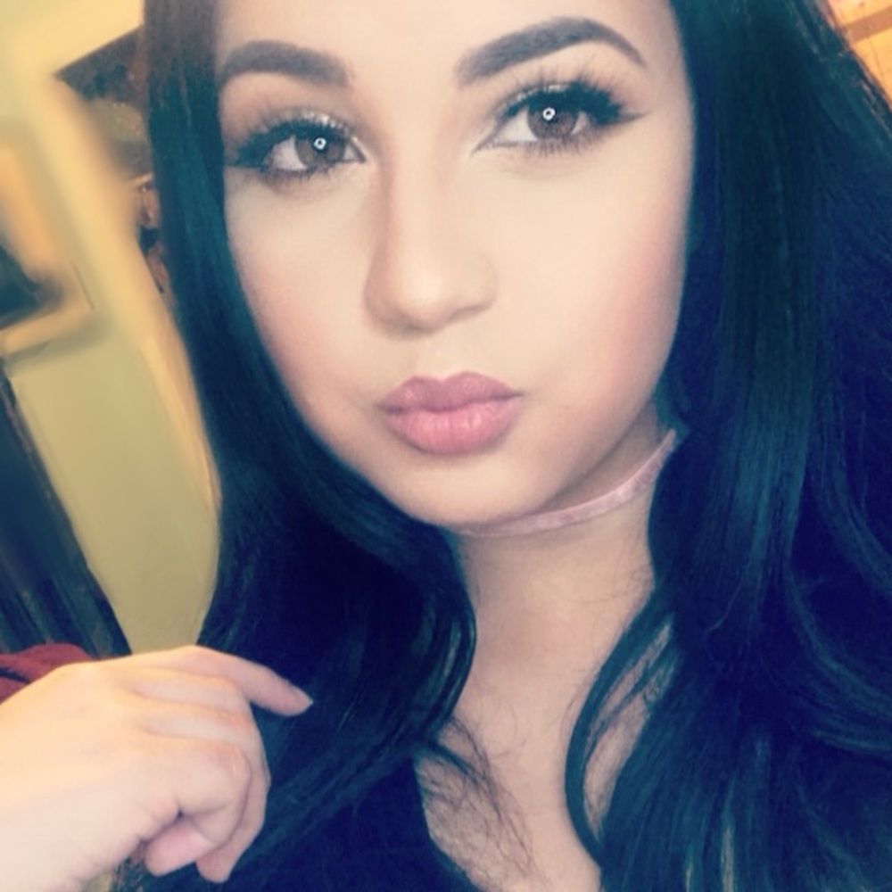 Meet your Posher, Alejandra